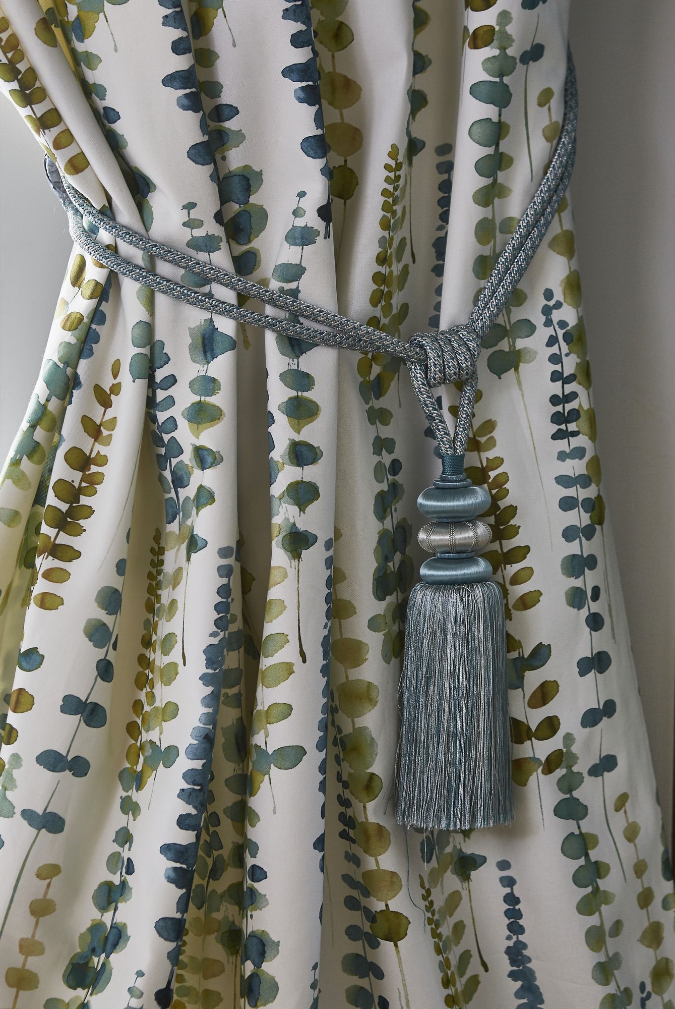 Santa Maria Oasis Fabric by Prestigious Textiles - 8664/162