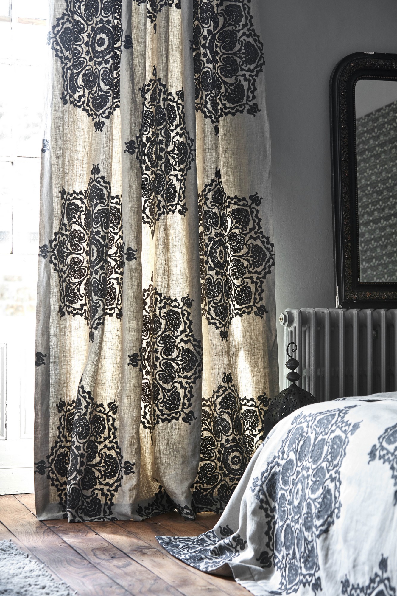 Indian Loop Charcoal / Linen Fabric by William Morris & Co. - DMA4236522