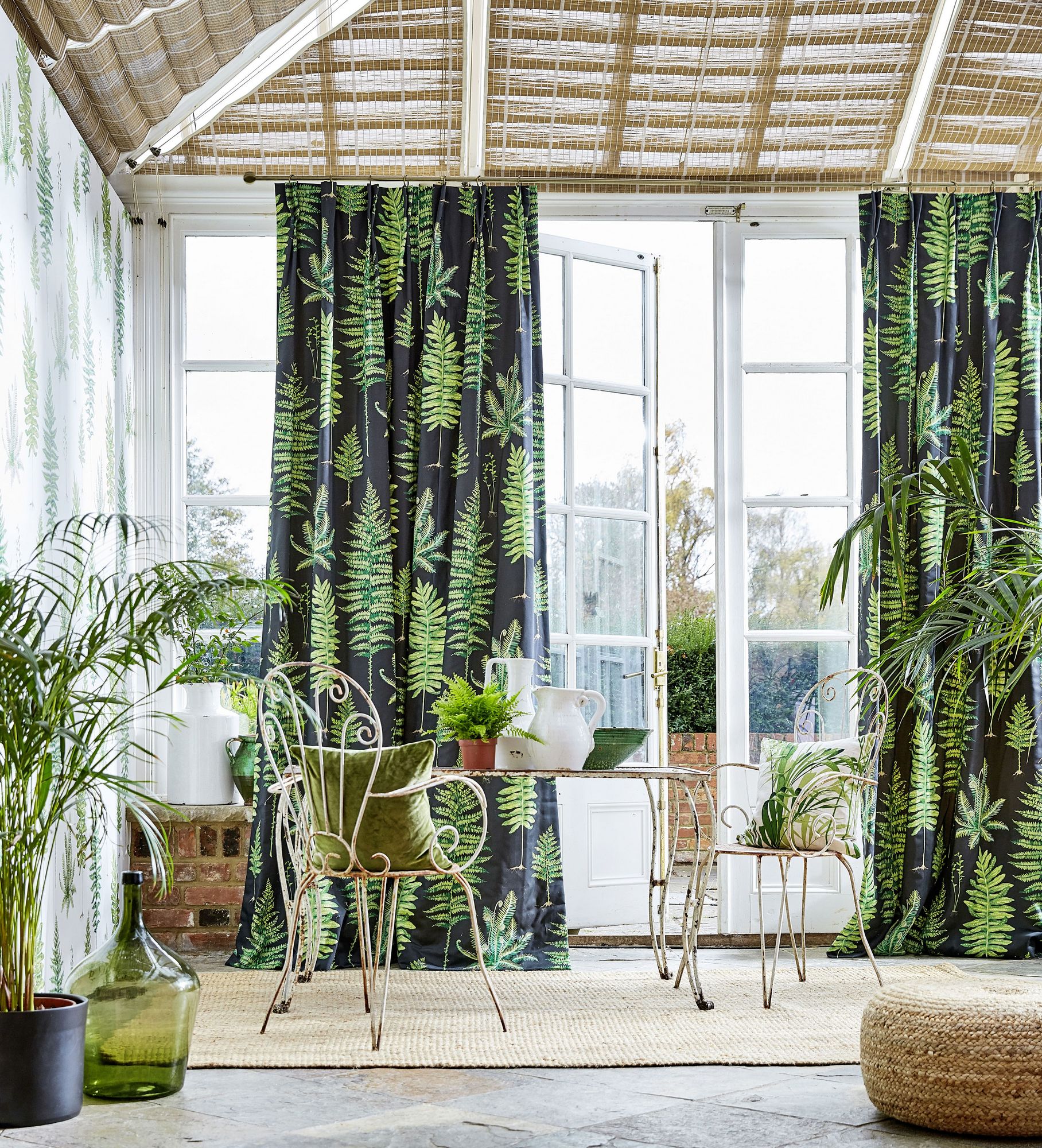 Fernery Botanical Green / Charcoal Fabric by Sanderson - DGLA226577