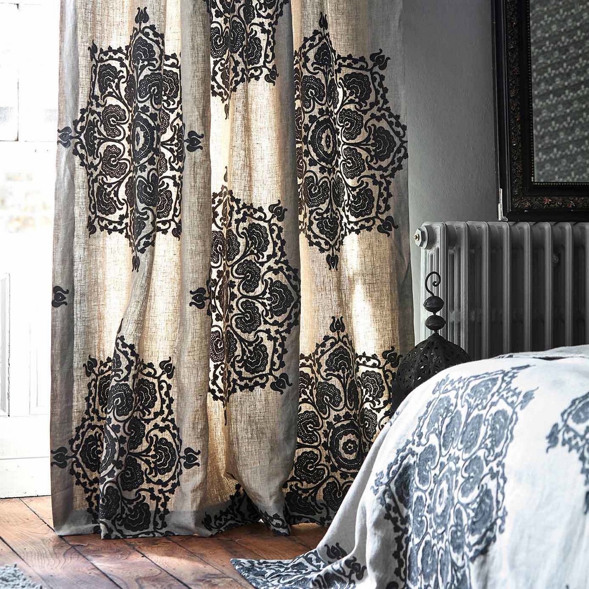 Indian Loop Charcoal / Linen Fabric by William Morris & Co. - DMA4236522