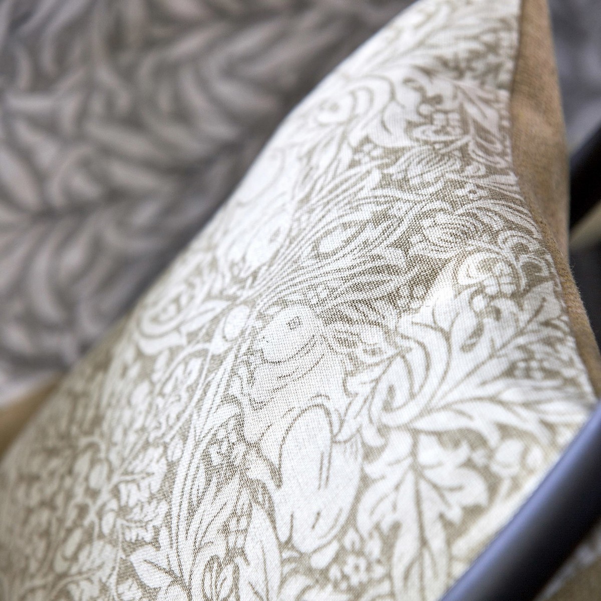 Pure Brer Rabbit Print Linen Fabric by William Morris & Co. - DMPN226478