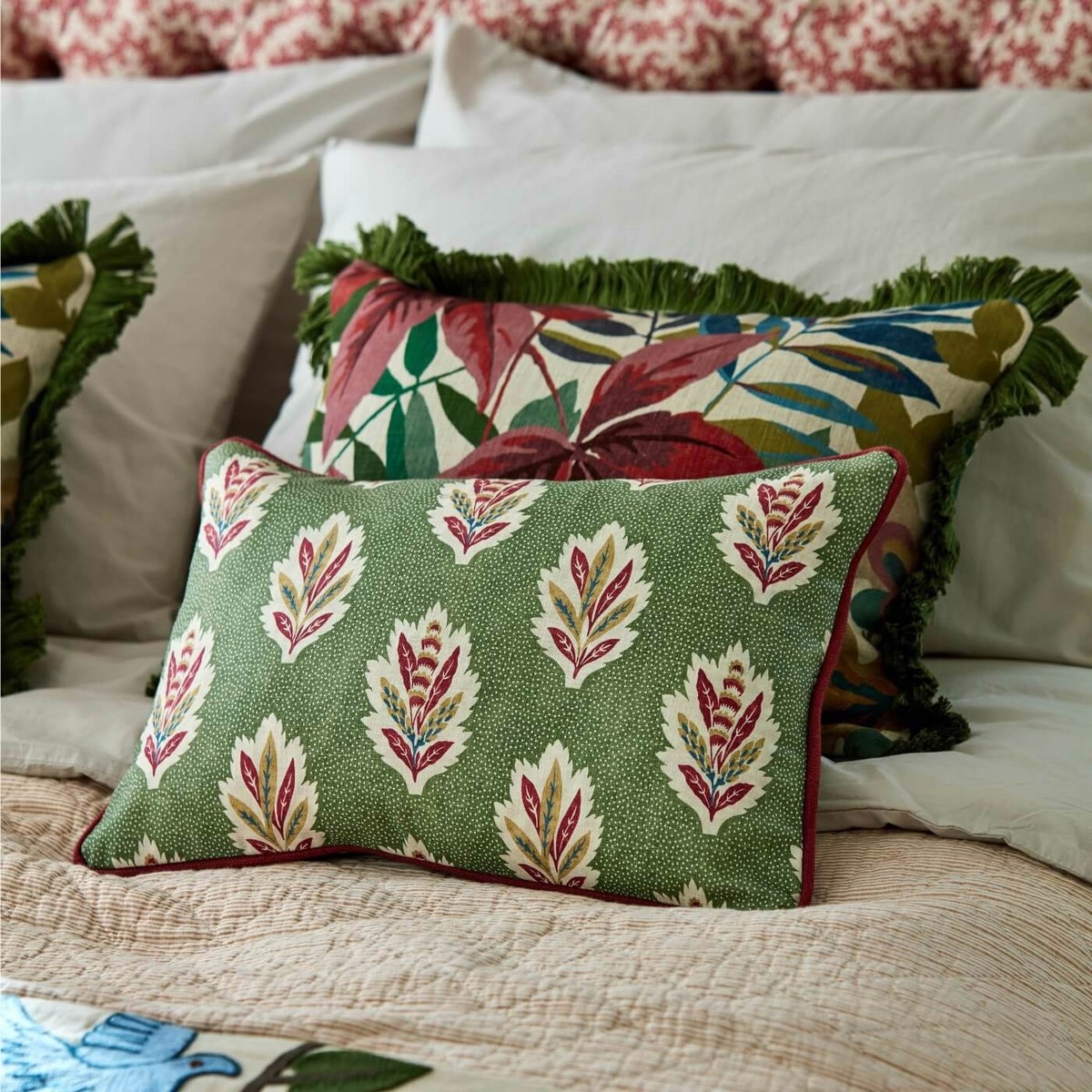 Sessile Leaf Forest Green Fabric by Sanderson - DARB227075