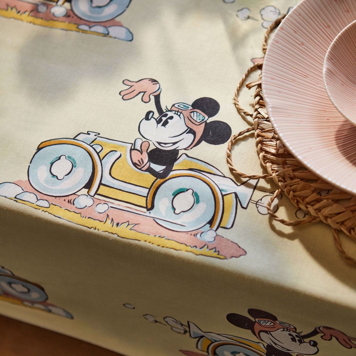 Minnie On The Move Sherbet Fabric by Sanderson - DDIF227148