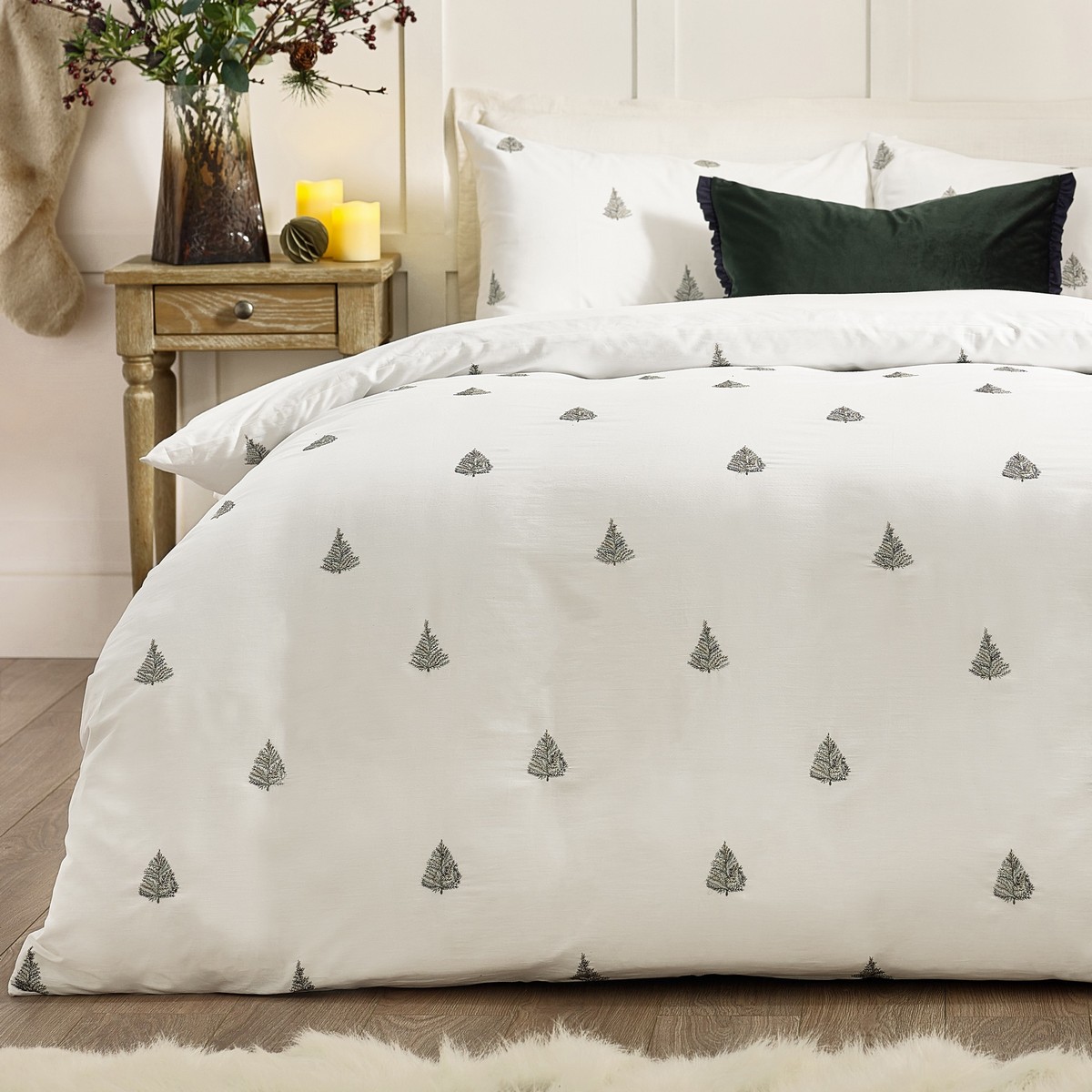Winter Forest White / Forest Green Duvet Set Fabric by Wylder - WINTFO/D01/WHFG