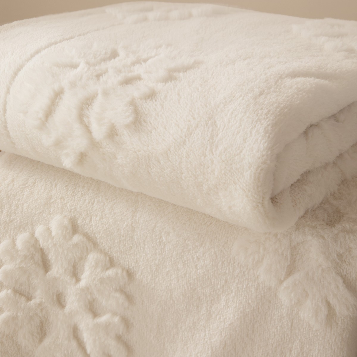 Snowflakes Fur Snow White Throw Fabric by furn. - SNOWFLA/TH2/SNW
