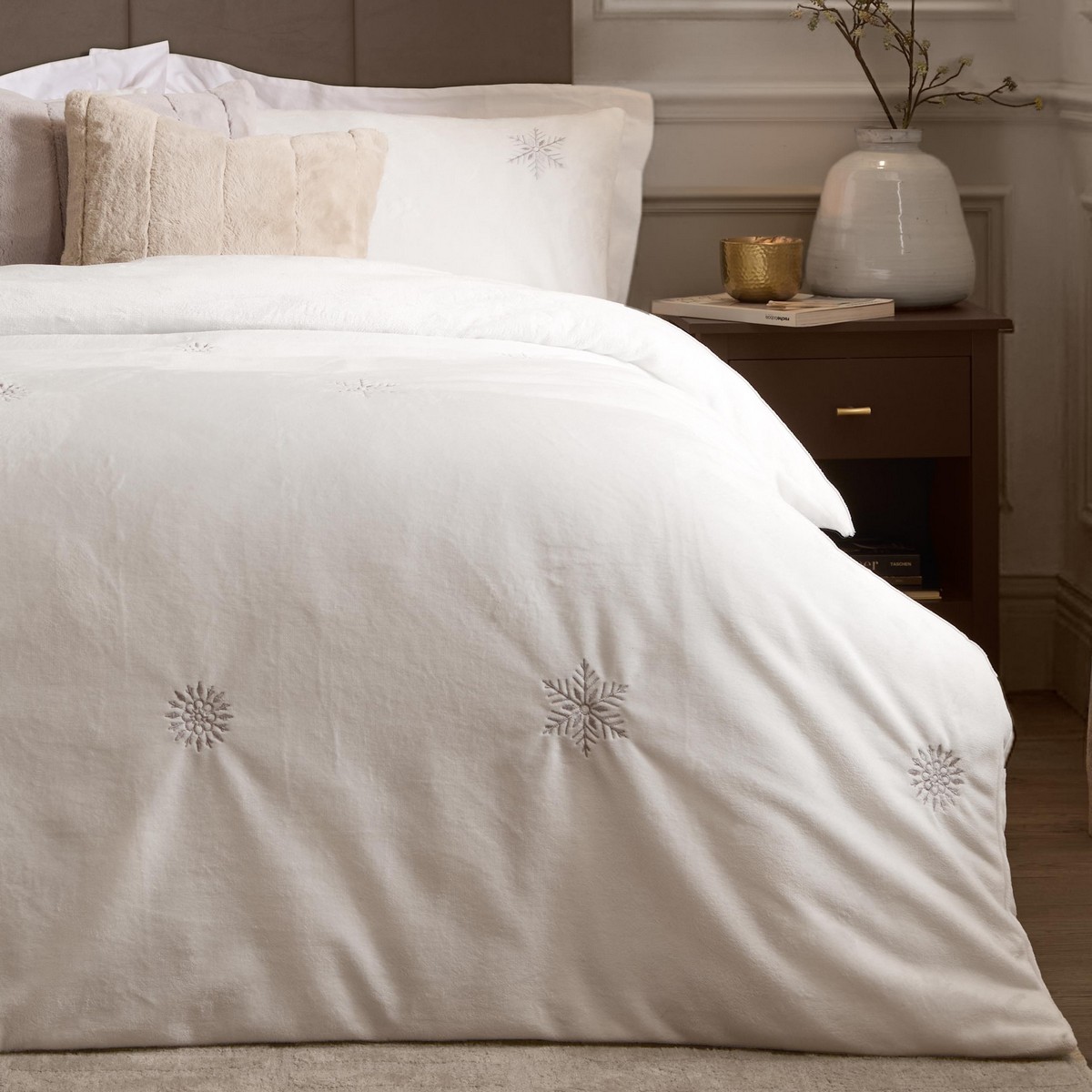 Frosted Snowflake White Duvet Set Fabric by Paoletti - FROSTSF/D02/WHI