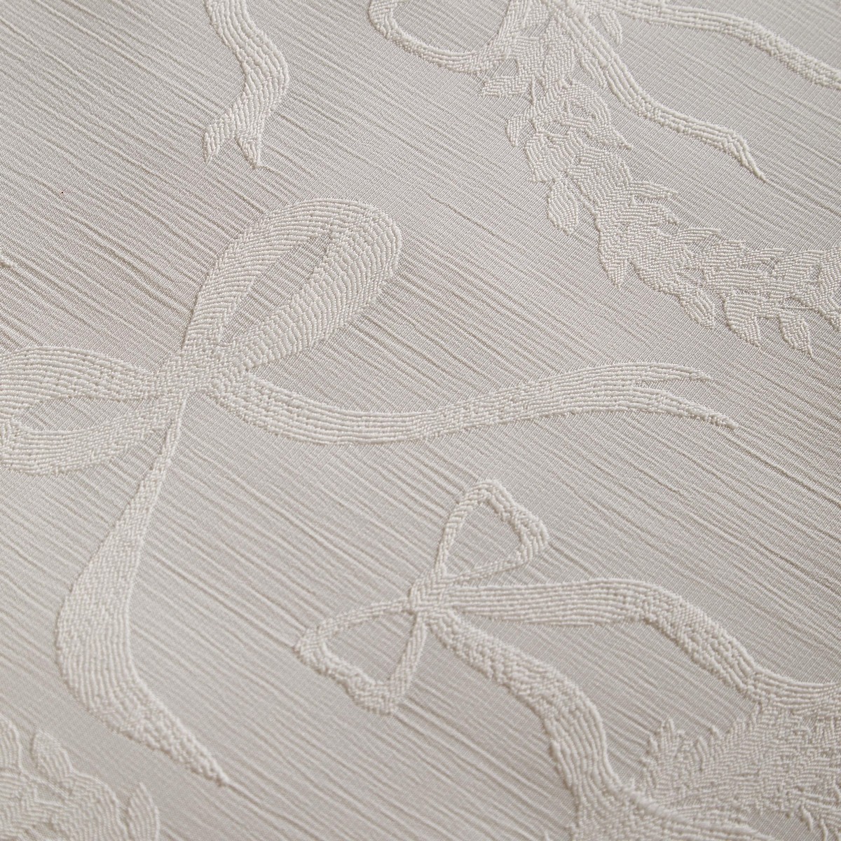 Winter Wreath White Duvet Set Fabric by Paoletti - WINTWRE/D02/WHI