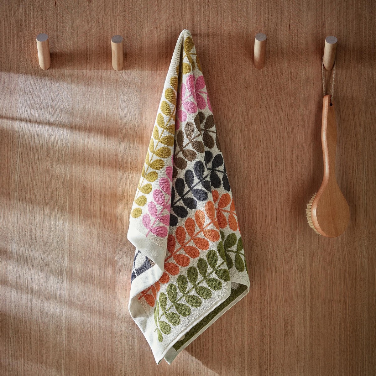 Multi Stem Auburn Bath Towel Fabric by Orla Kiely - OKMULTISTEM01BA