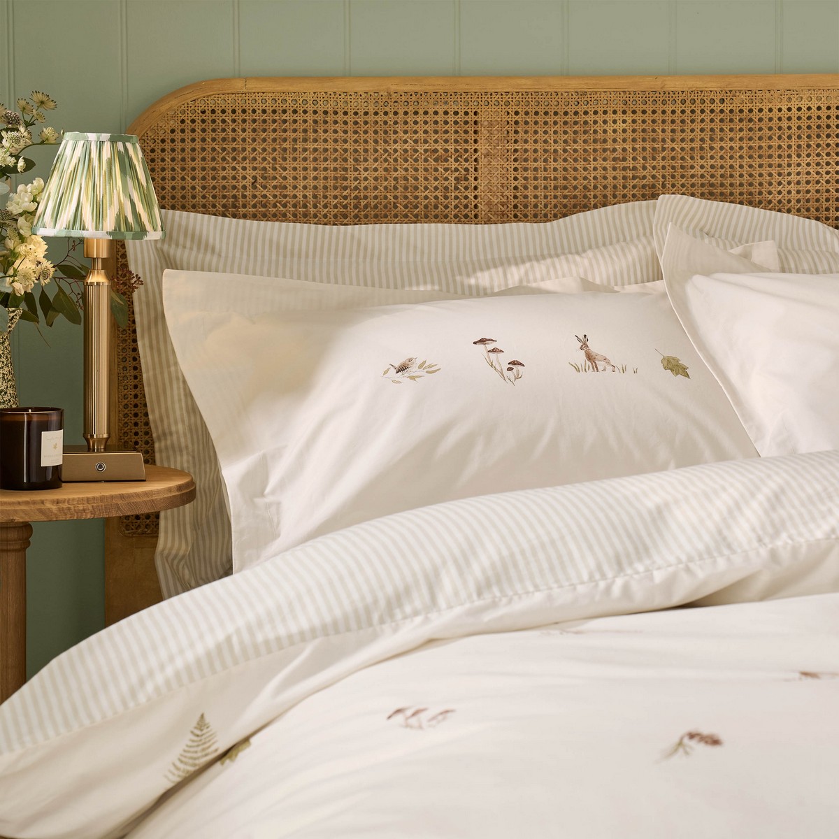Autumn Foraging Off White / Natural Duvet Set Fabric by Sophie Allport - SAAUTUMN01SQ