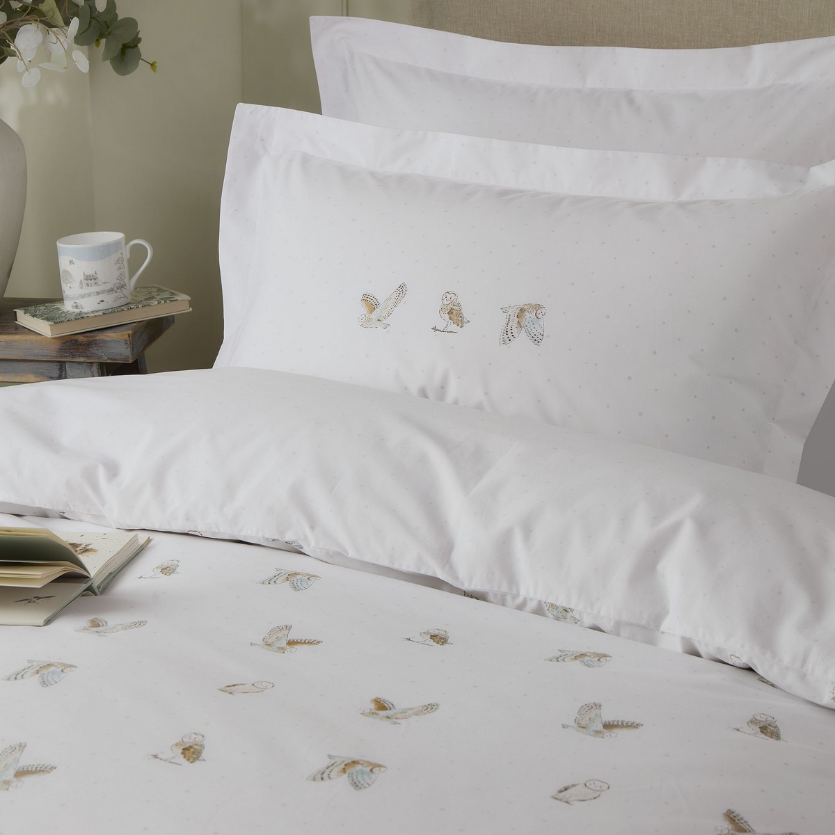 Snowy Owls White Duvet Set Fabric by Sophie Allport - SASNOWO01SQ